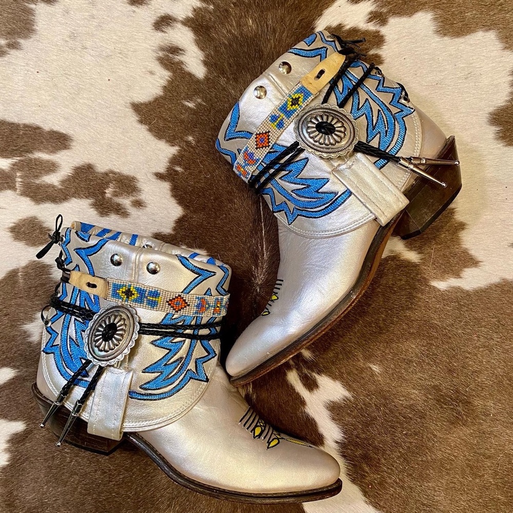 Handcrafted and Hand Painted White Cowgirl ankle Booties woman’s size 8 M - Picture 9 of 9